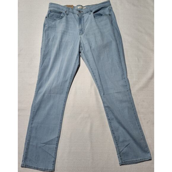 Levi's classic straight women's waist 32'' length 32'' - Picture 1 of 7